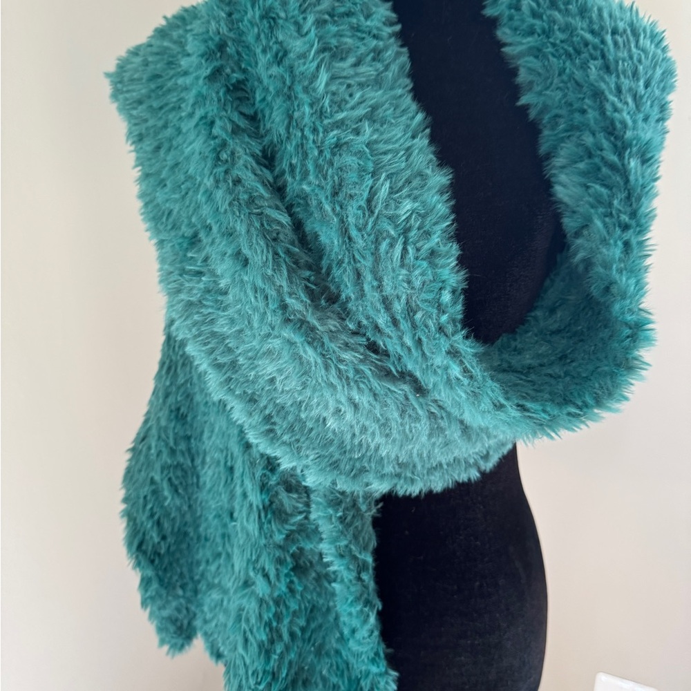 NWT I.N.C. SOFT Teal Faux Fur Wrap Scarf Shawl 66” X 10” WARM Unique